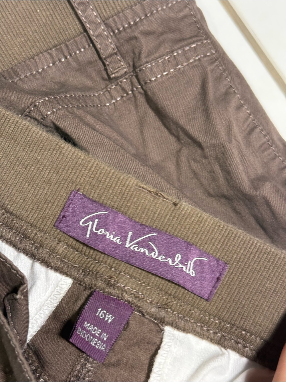 Gloria Vanderbilt Bermuda Cargo Shorts Brown Size 16W Khaki Pockets - Picture 7 of 8